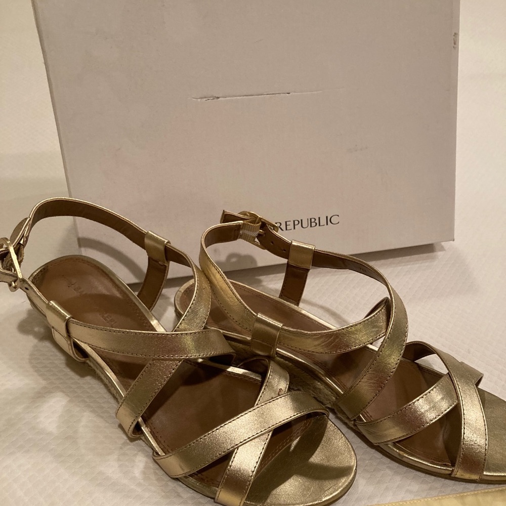 Banana republic wedge sandals